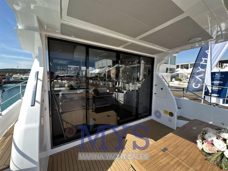 Cayman Yachts S520