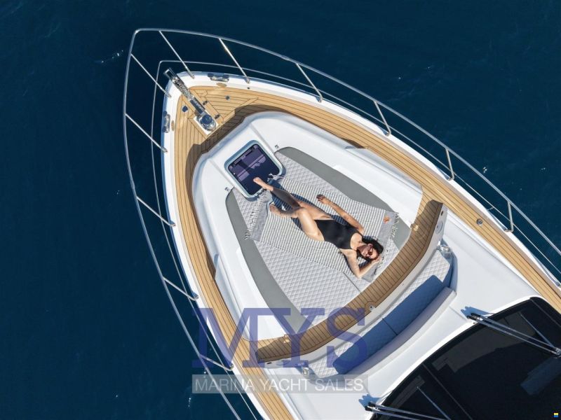Cayman Yachts S520