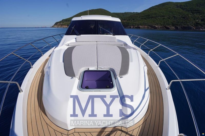 Cayman Yachts S520