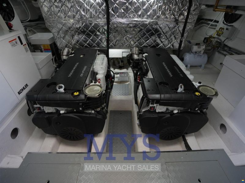 Cayman Yachts S520