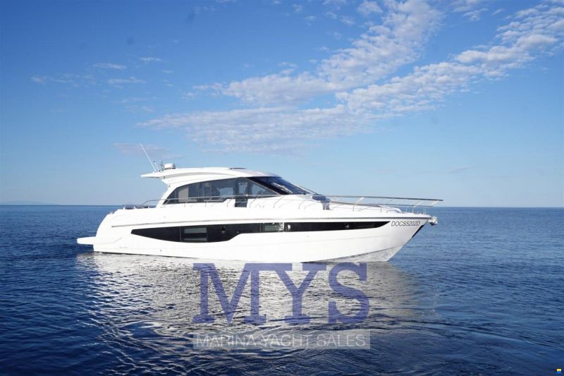 Cayman Yachts S520