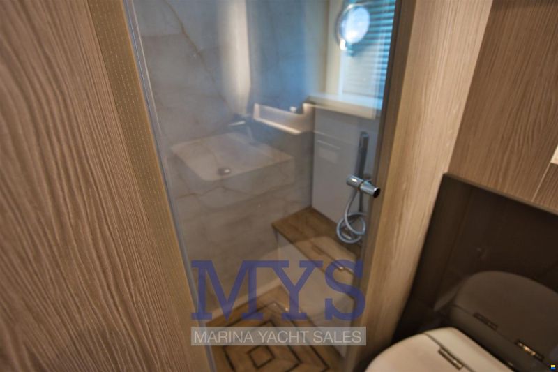 Cayman Yachts S520