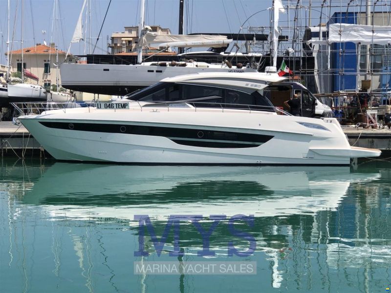 Cayman Yachts S520