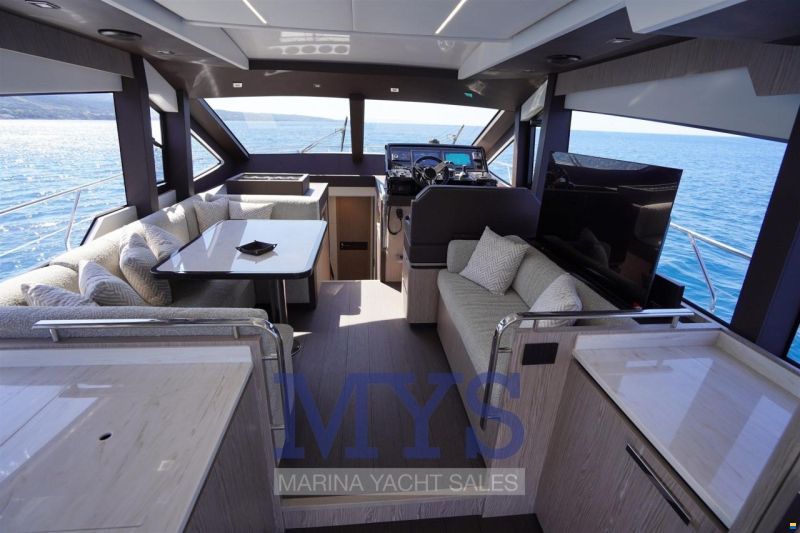Cayman Yachts S520