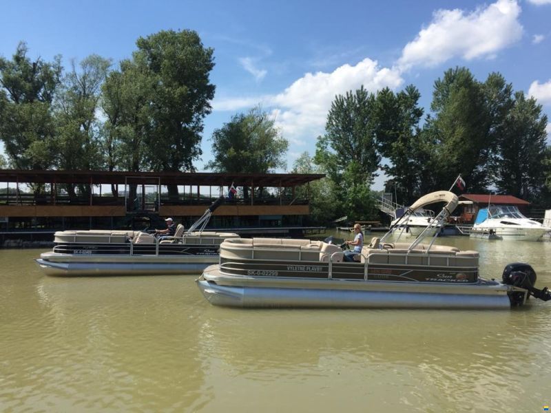 Sun Tracker 26 Party Barge XP3