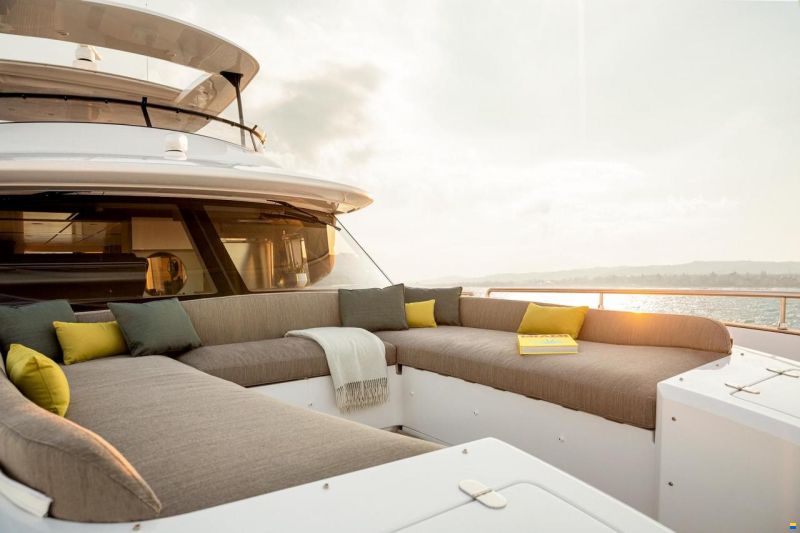 Azimut Magellano 66
