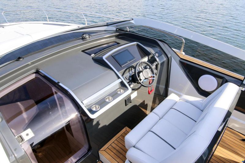 Fairline F//Line 33