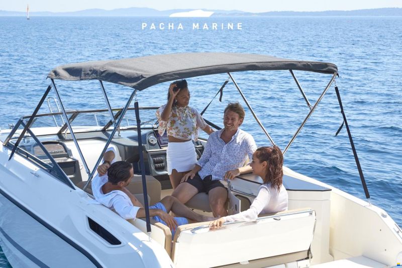 Quicksilver 755 Cruiser + Mercury F300 NEUF EN STOCK