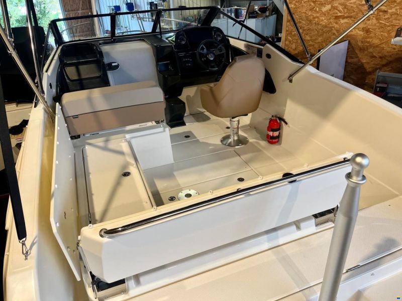 Quicksilver 755 Cruiser + Mercury F300 NEUF EN STOCK