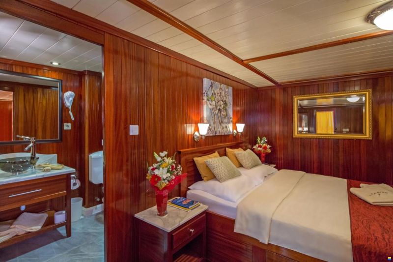 Marina Vinici Wooden Schooner Cruise Shi