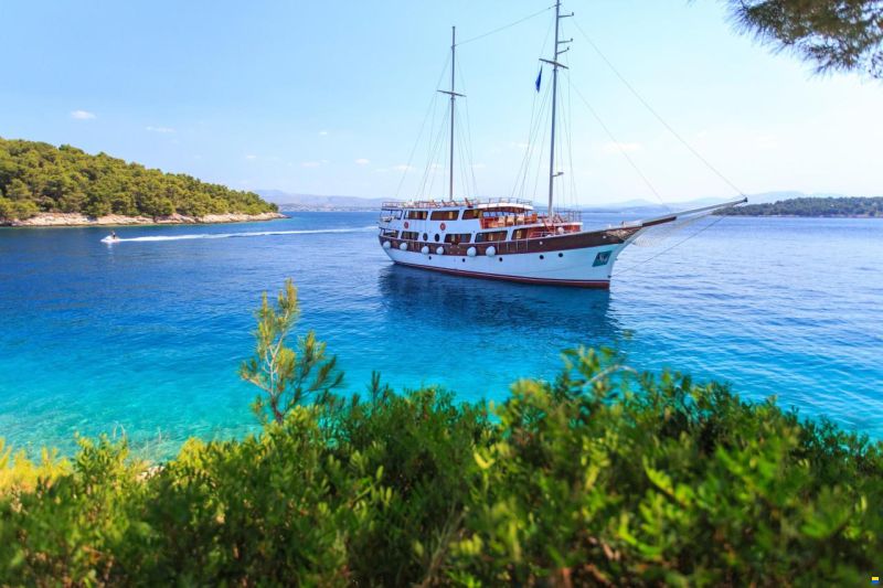 Marina Vinici Wooden Schooner Cruise Shi