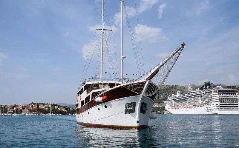 Marina Vinici Wooden Schooner Cruise Shi