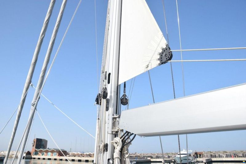 Hallberg-Rassy HR 64