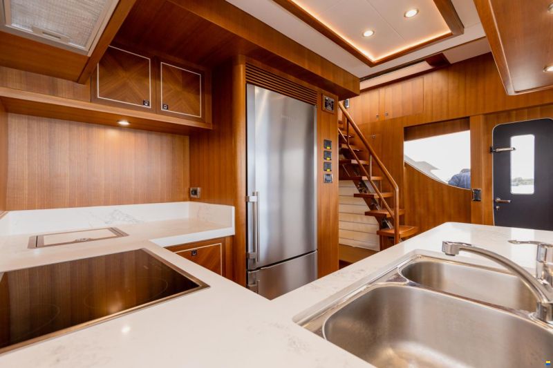 Selene 72 Explorer