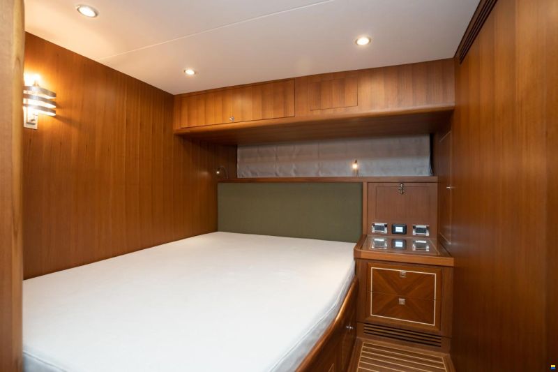 Selene 72 Explorer