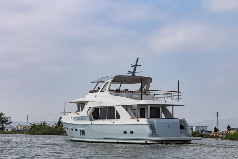Selene 72 Explorer