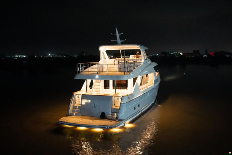 Selene 72 Explorer