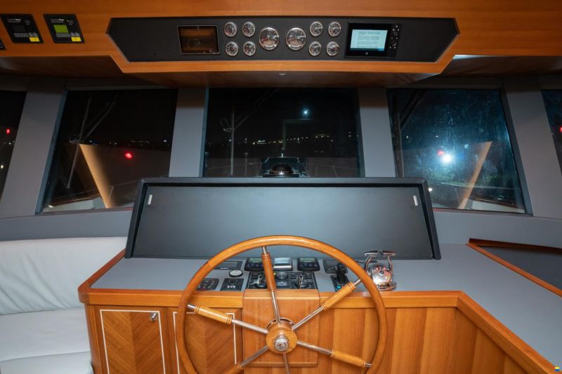 Selene 72 Explorer