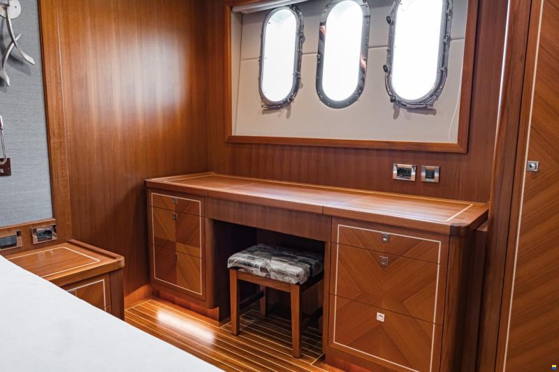 Selene 72 Explorer