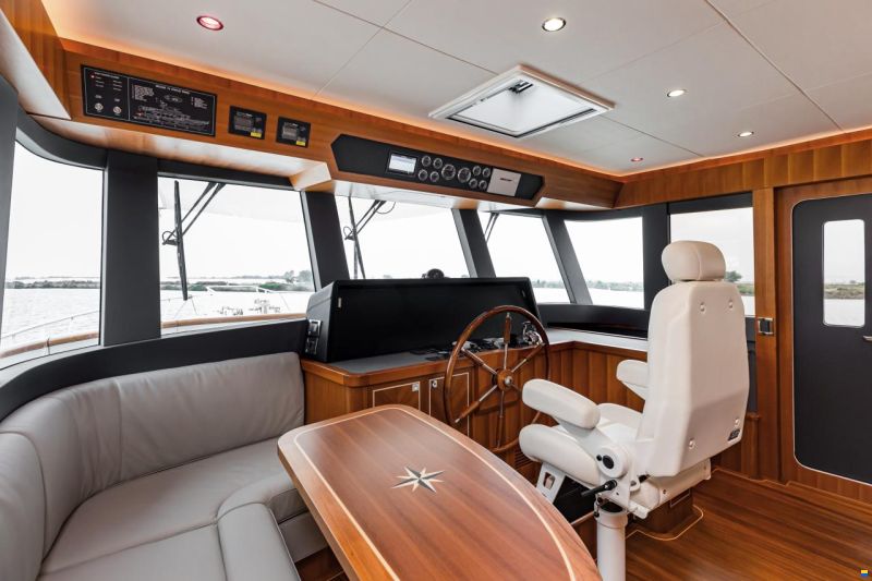 Selene 72 Explorer