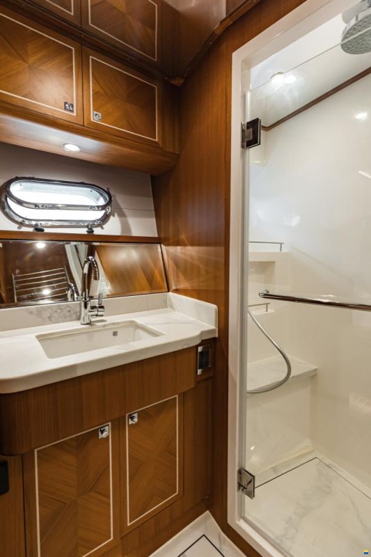 Selene 72 Explorer