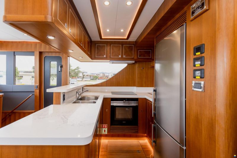 Selene 72 Explorer
