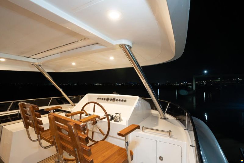 Selene 72 Explorer