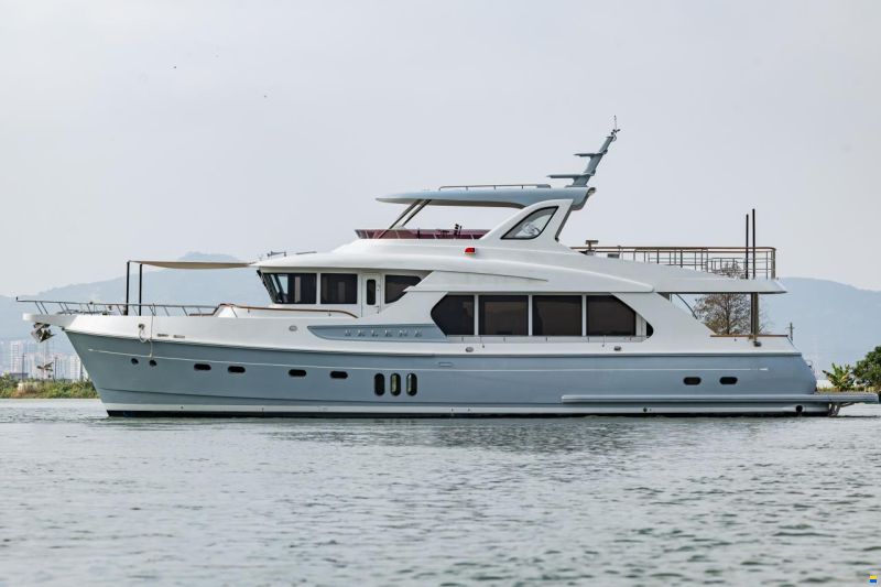 Selene 72 Explorer
