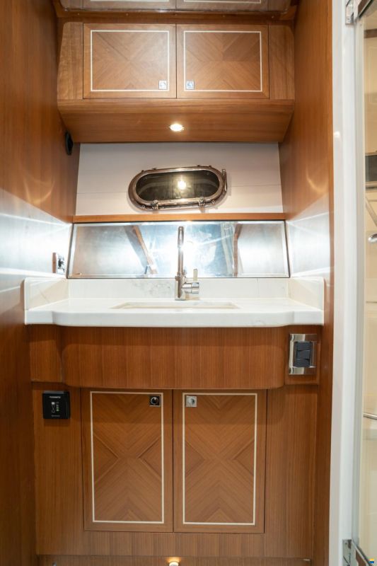 Selene 72 Explorer