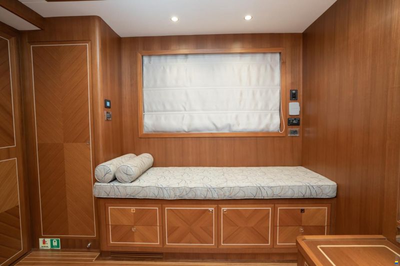 Selene 72 Explorer
