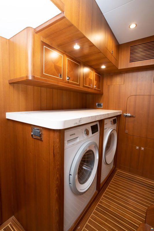 Selene 72 Explorer