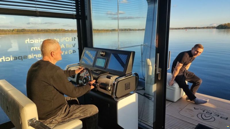 Perla Houseboat E-vision 42