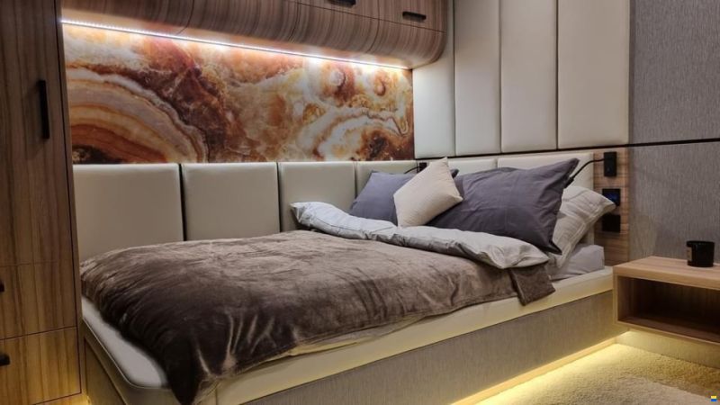 Perla Houseboat E-vision 42