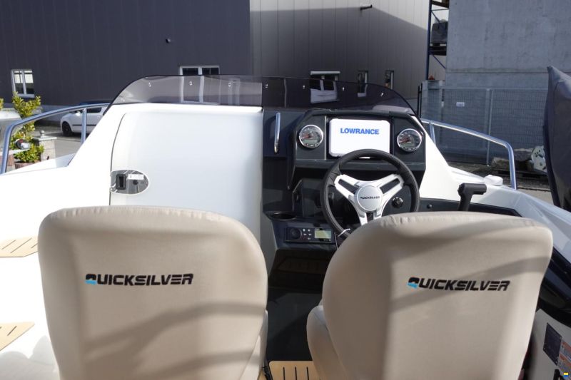 Quicksilver Activ 555 Cabin & Trailer (auf Lager)