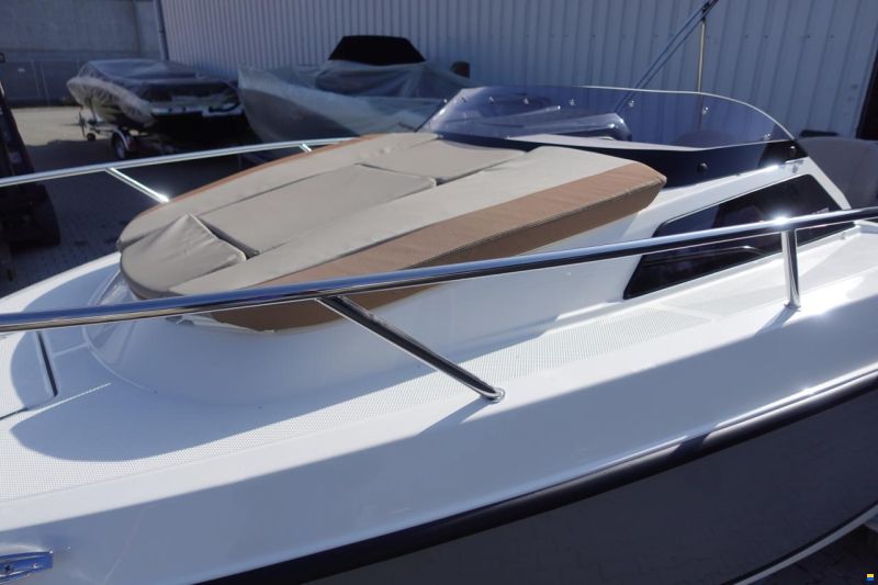 Quicksilver Activ 555 Cabin & Trailer (auf Lager)