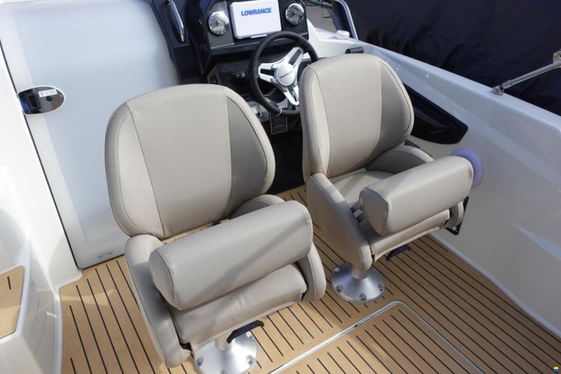 Quicksilver Activ 555 Cabin & Trailer (auf Lager)