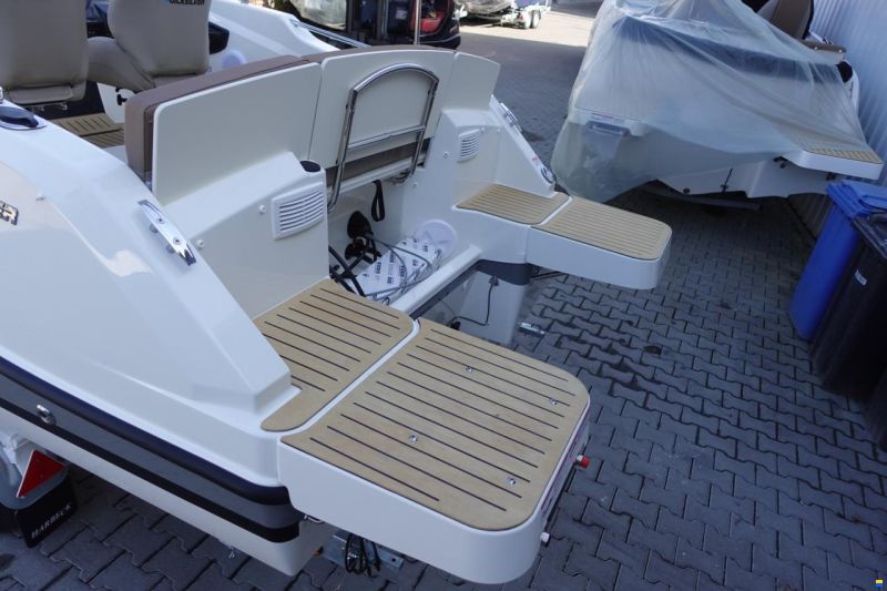 Quicksilver Activ 555 Cabin & Trailer (auf Lager)