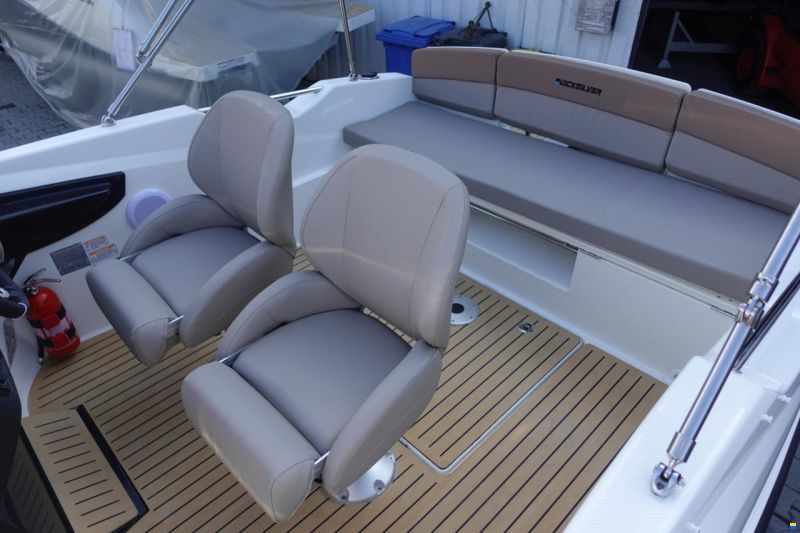 Quicksilver Activ 555 Cabin & Trailer (auf Lager)