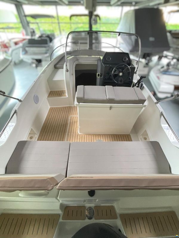 Quicksilver Activ 605 Sundeck