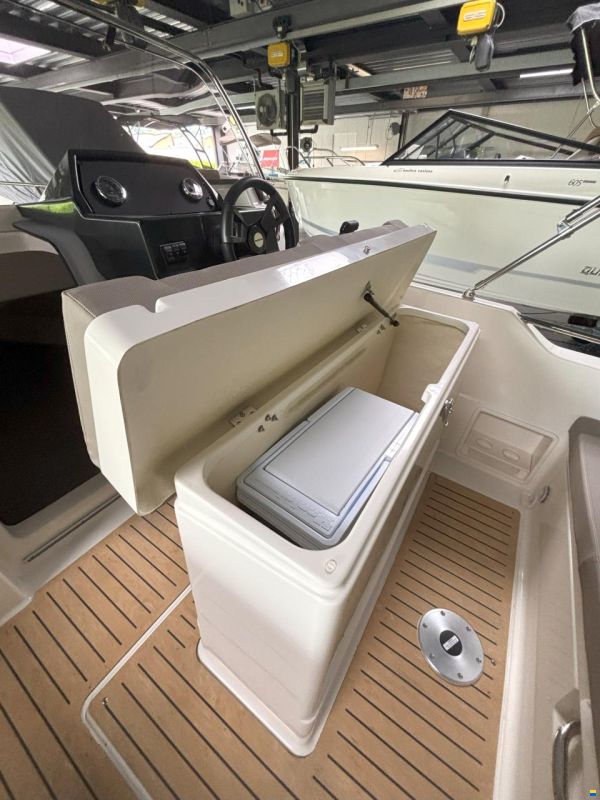 Quicksilver Activ 605 Sundeck