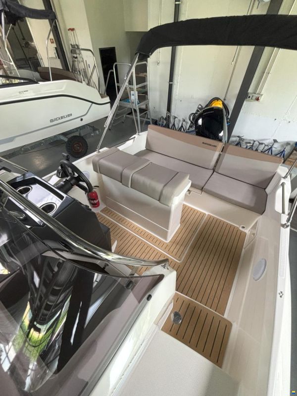 Quicksilver Activ 605 Sundeck