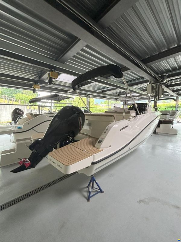 Quicksilver Activ 605 Sundeck