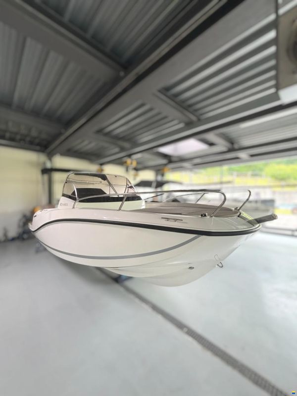 Quicksilver Activ 605 Sundeck