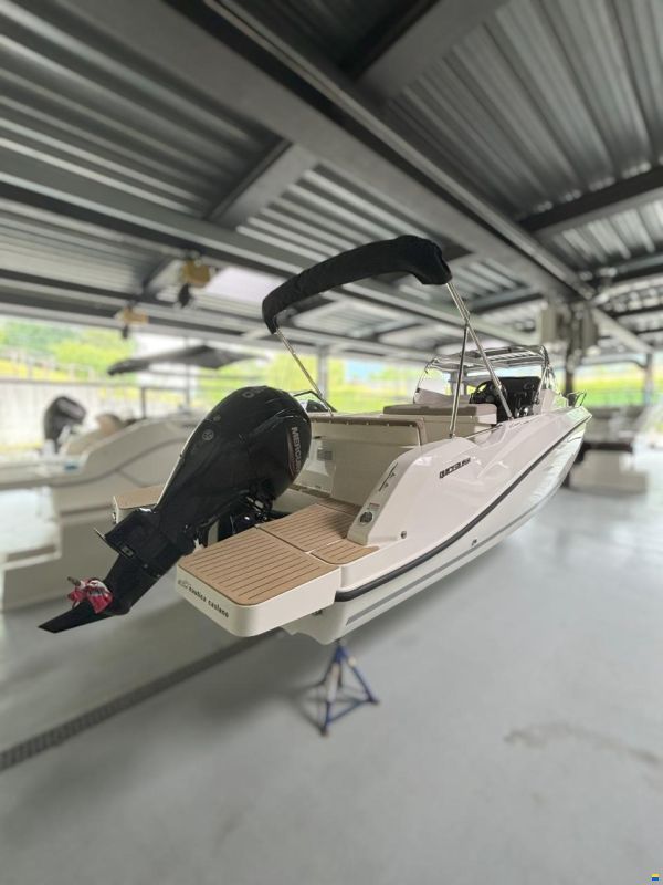 Quicksilver Activ 605 Sundeck
