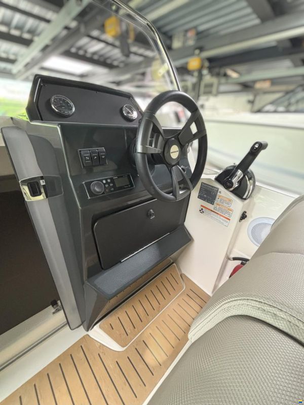 Quicksilver Activ 605 Sundeck