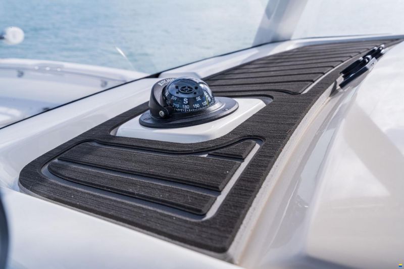 Boston Whaler 220 Dauntless