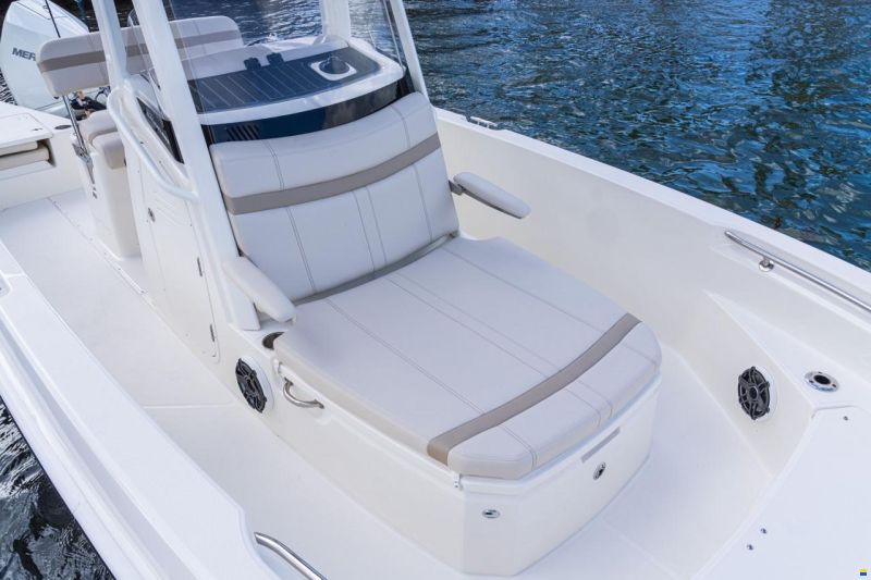 Boston Whaler 220 Dauntless