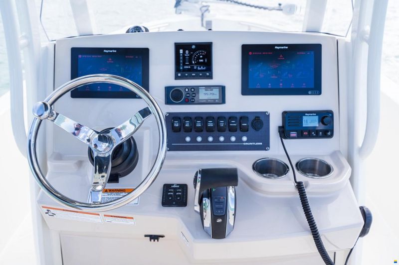 Boston Whaler 220 Dauntless