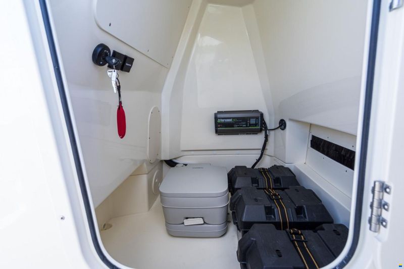 Boston Whaler 220 Dauntless