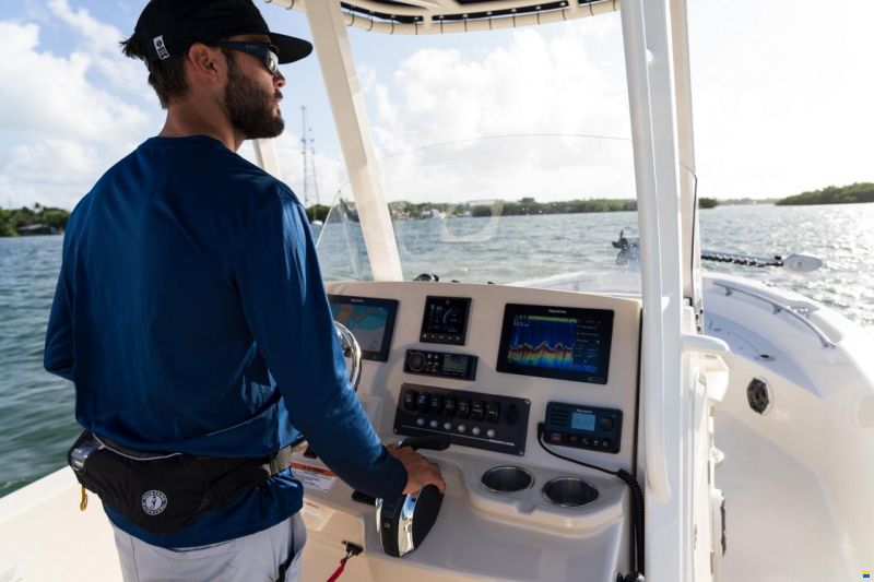 Boston Whaler 220 Dauntless